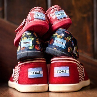 TOMS_HP_2013_0710_Kids_2main_HL_1373216287