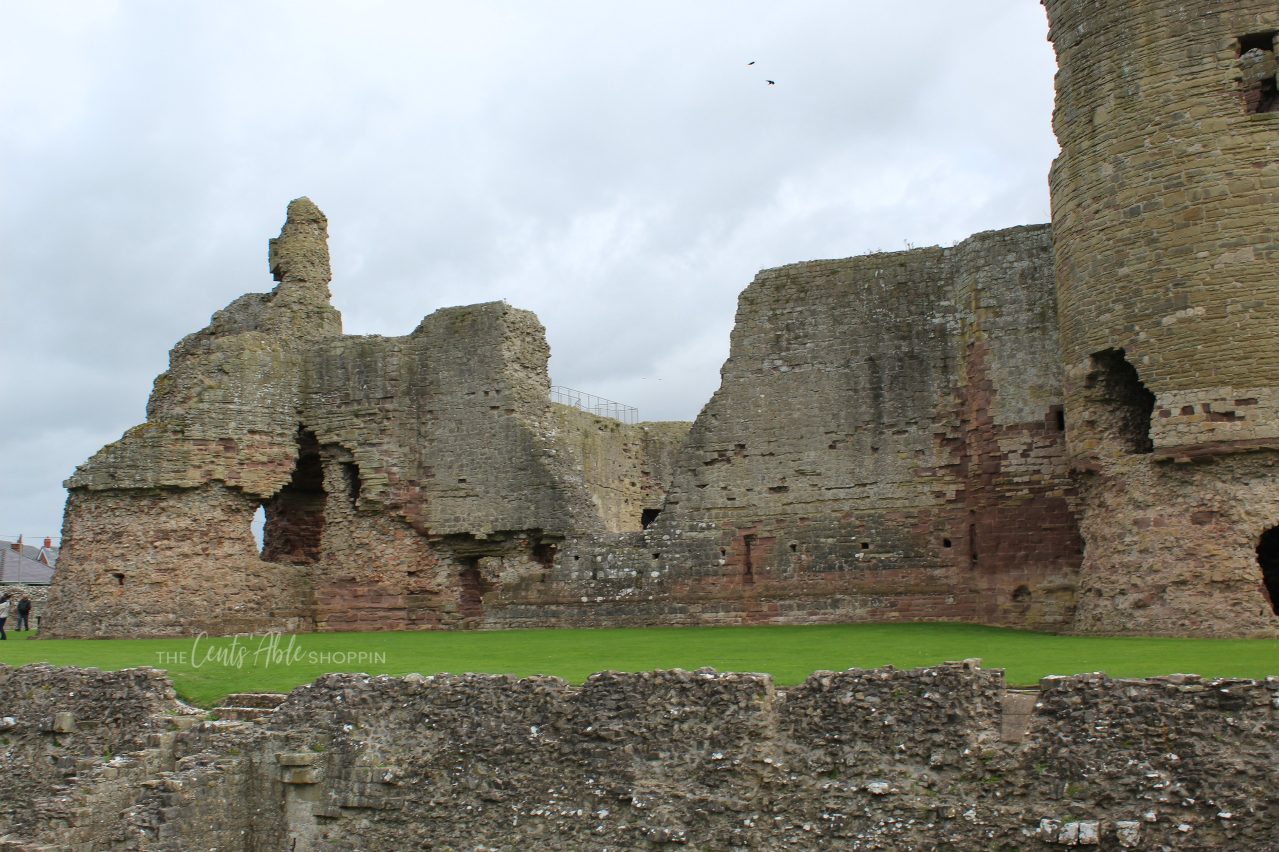 Touring Rhuddlan Castle, Wales | The CentsAble Shoppin